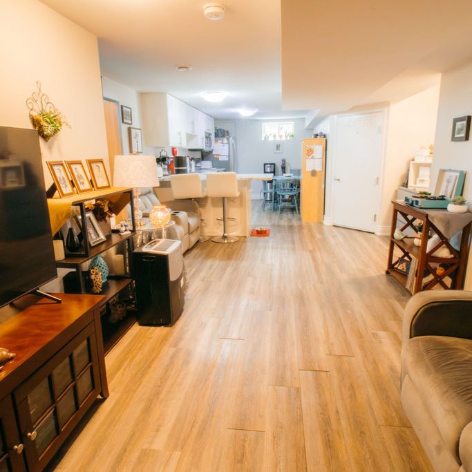 2 BEDROOMS LOWER UNIT IN ST. CATHARINES!!! - Photo 1