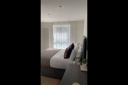 1 Bed Flat, Battersea Park Road, SW8 - Photo 3