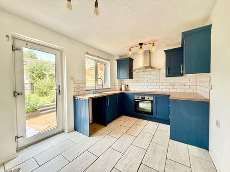 2 bedroom semi-detached house to rent - Photo 4