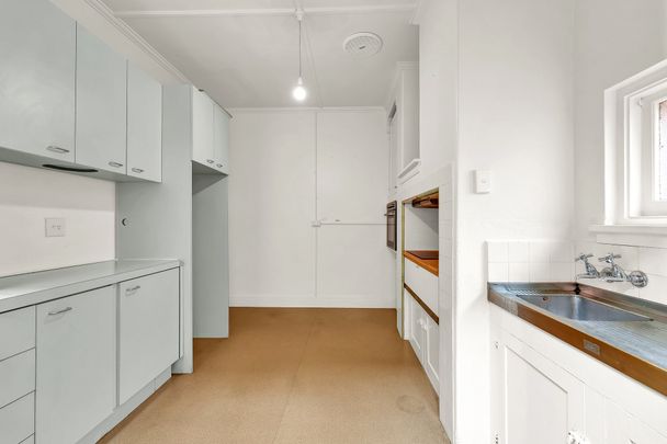 Spacious Apartment in Prime South Yarra location - Photo 1