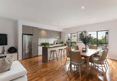 Stylish Townhouse with City Views & Private Music Studio in Prime Brunswick East - Photo 5
