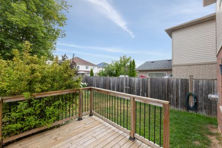 For Lease - 560 Falconridge Drive, Oshawa, Ontario - Photo 3