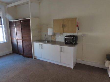 Studio to rent - Photo 2