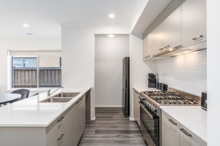 Stylish Family Home in Sought After Coridale Estate - Photo 3