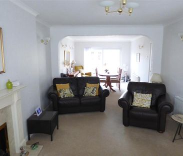 2 bedroom semi-detached bungalow to rent - Photo 3
