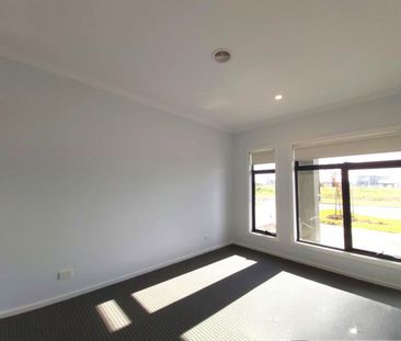 Splendid 4Br Family Home in Bonnie Brook! - Photo 1