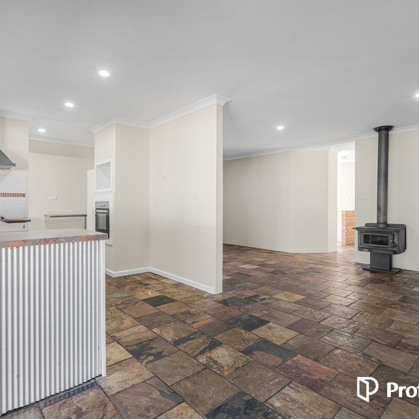 4x2 Family Home with Multiple Living Areas - Photo 1