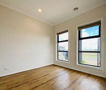 3 Bedroom Home in Near New Condition - Photo 6