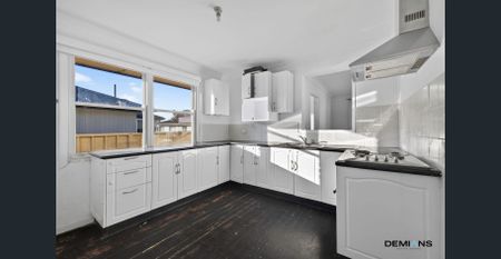 Spacious Family Living in a Quiet Leumeah Location - Photo 4