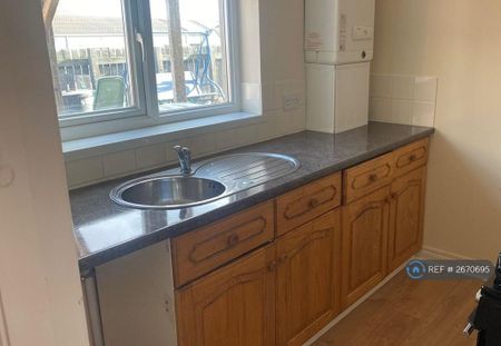 2 bedroom flat to rent - Photo 4