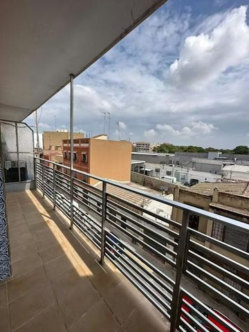 Plaça Constitució, Burjassot, Valencian Community 46100 - Photo 3