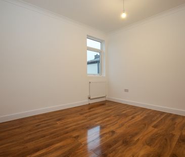 Burlington Road, KT3 (Flat) - Photo 2