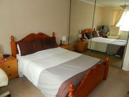 Wallace Wells Road, Burnham-on-sea, Somerset, TA8 - Photo 4