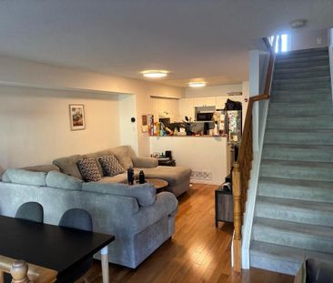 For Lease - 5 Festive Private, Carlington - Central Park, Ontario - Photo 3