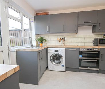 Birds Close, Welwyn Garden City, Hertfordshire, AL7 4AR - Photo 4