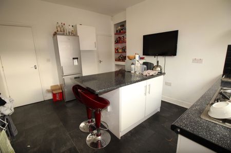 4 Bed - 16 Mayville Street, Hyde Park, Leeds - LS6 1ND - Student - Photo 4