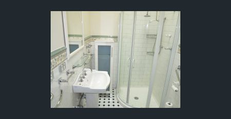 Hartwell Primary 2min walk, Spacious, well maintained, 4BR family home - Photo 3