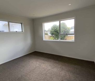 Family living in Putaruru - Photo 2