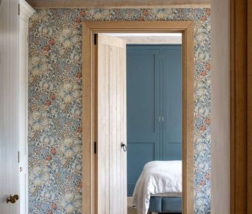 A stunning Grade II-listed barn conversion with beautifully imagine... - Photo 6