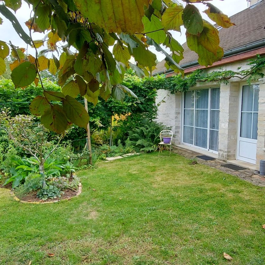 AUMONT EN HALATTE: petite maison meublée à louer dans un cadre arboré et paisible - Photo 1