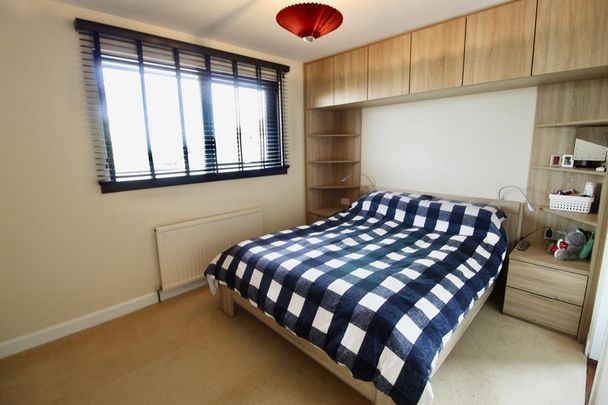 4 bedroom bungalow to rent - Photo 1
