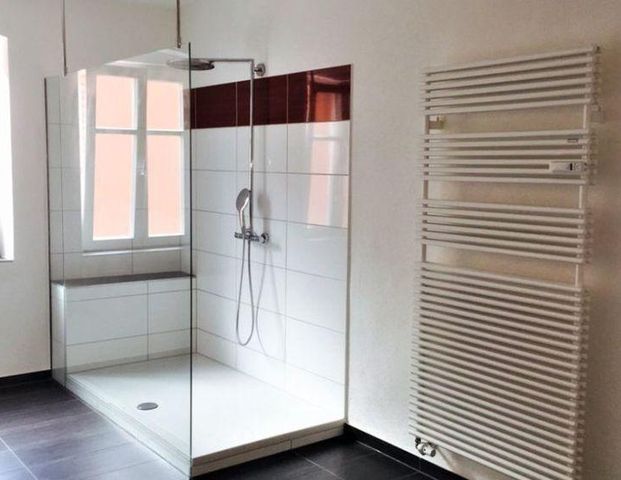 Exklusive moderne Wohnung mit Dachterrasse offener Küche und Kaminanschluss in Stadhaus - Photo 1