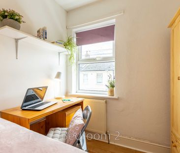 Room 1 - Photo 3