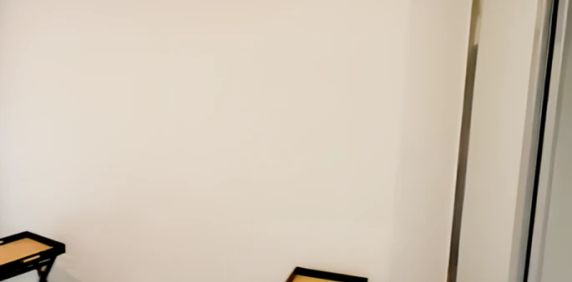 3 bed 2 bath - Photo 2