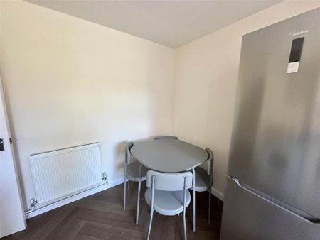 1 bedroom in a house share to rent - Photo 5