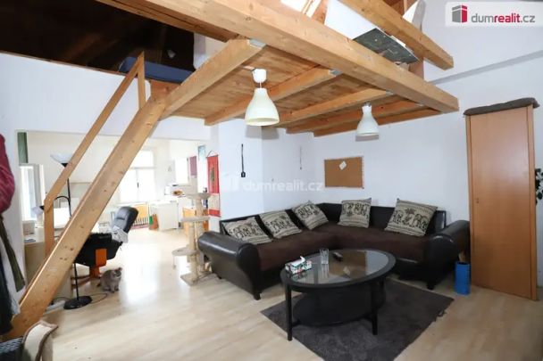 Pěkný mezonetový byt 3+1 v rodinné vile s možností užívat zahradu - Fotografie 1