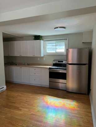 484 Gladstone - Photo 1