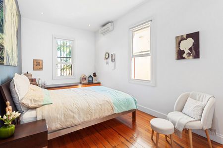 Bright & spacious entertainer’s oasis in the heart of Newtown (Access via Gentle Lane) - Photo 5