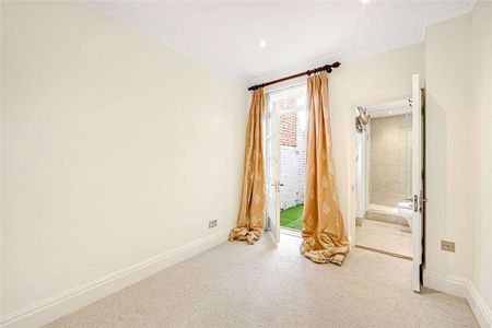 A charming semi-detached house located in the heart of Chelsea - Photo 4