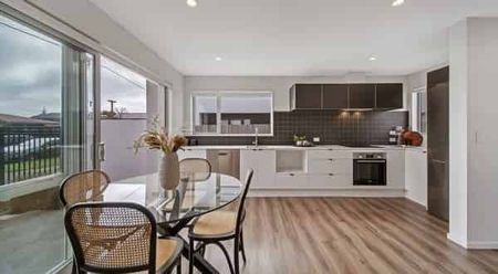 Stylish living close to the city! - Photo 3