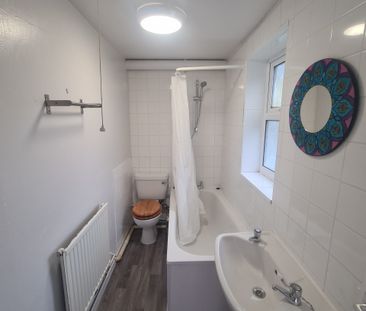 Montague Hill – Ground Ref 743 - Photo 5