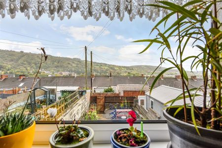 House - End Terrace For Rent Kingsland Terrace, Pontypridd - Photo 4