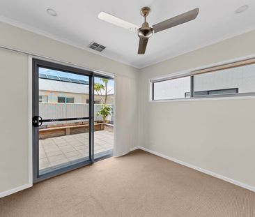 Modern Dual-Living Home with Park Views in Prime Birtinya Location - Photo 4