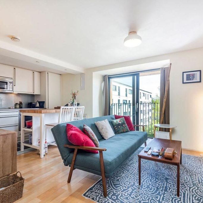 Studio to rent - Photo 1