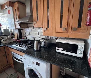 Room in a Shared House, Marlow House, N22 - Photo 4