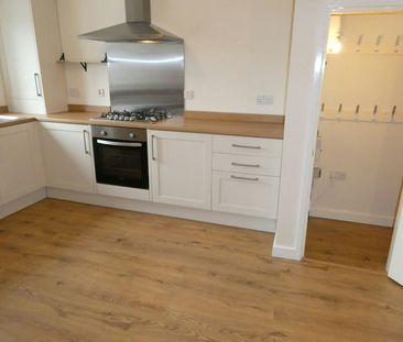 Terraced House to rent on - Photo 6