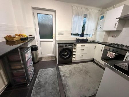 2 bedroom semi-detached house to rent - Photo 4