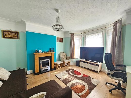 4 bedroom property to rent - Photo 1