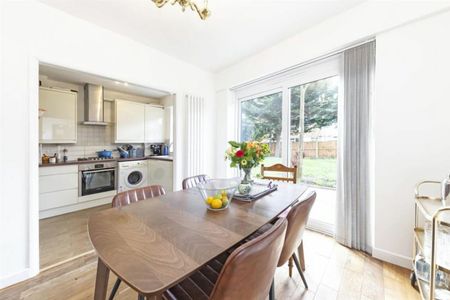 Southbourne Gardens, SE12, London - Photo 2