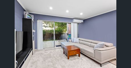 Ground Floor Full-Brick Apartment With Private Courtyard - Photo 4