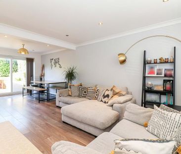 3 bedroom end of terrace house to rent - Photo 2