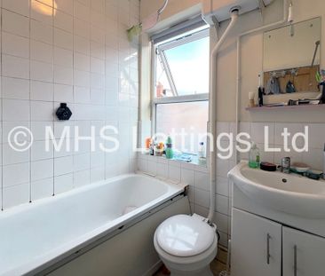 4 Bedroom Mid Terraced House for rent in Spring Grove View - Photo 3