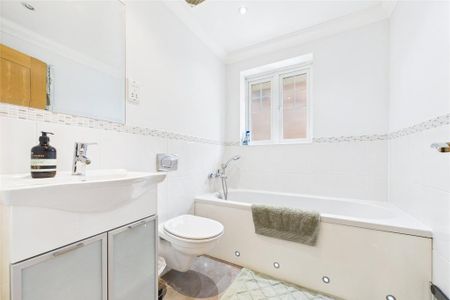 3 bedroom semi-detached house to rent - Photo 4