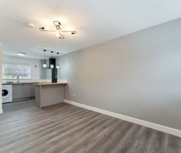 Hollows Avenue - Photo 2