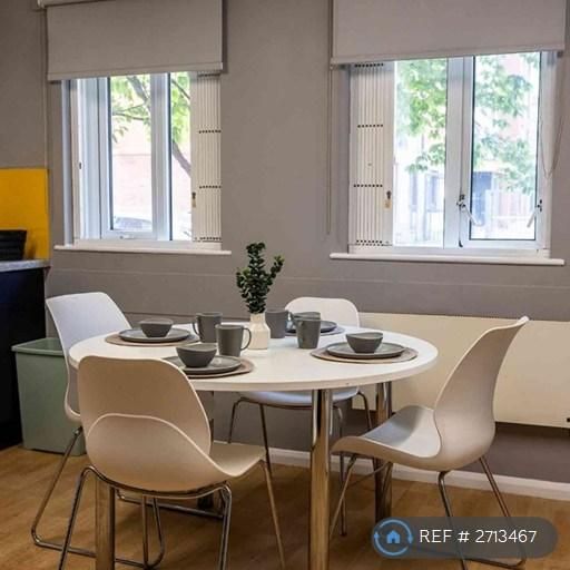 1 bedroom in a flat share to rent - Photo 1