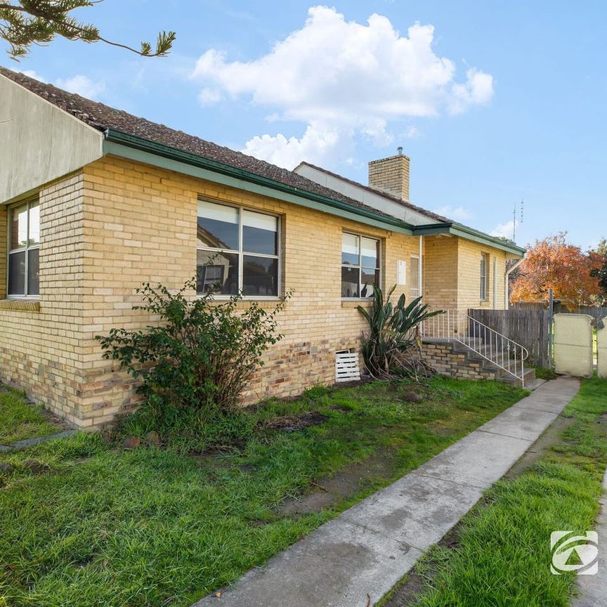 Close to Bendigo Hospital - Photo 1